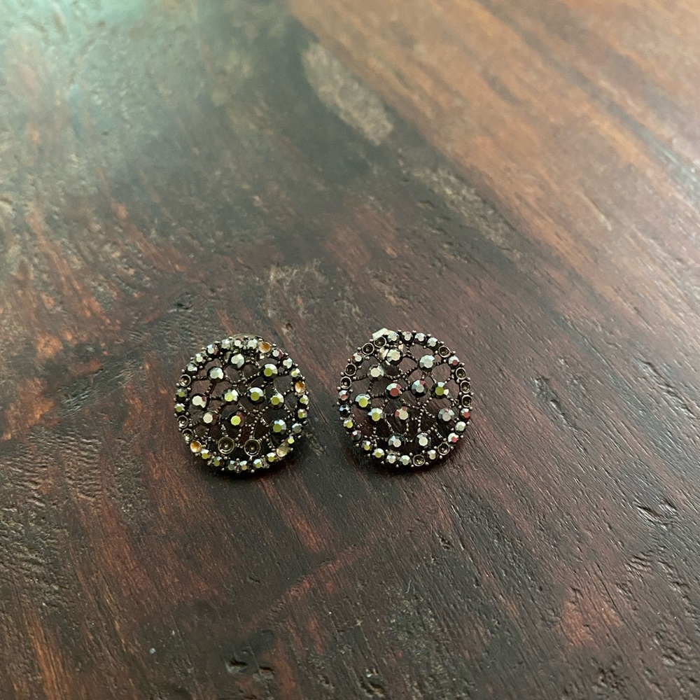 dark gray earrings